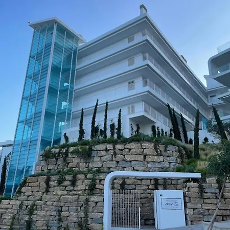 דירה Luxe Coast Views-reserva Del-higueron-pool & Sea מאלגה